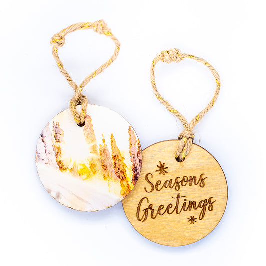 Adorno navideño circular de madera<br> Felices Fiestas<br> Nieve de invierno