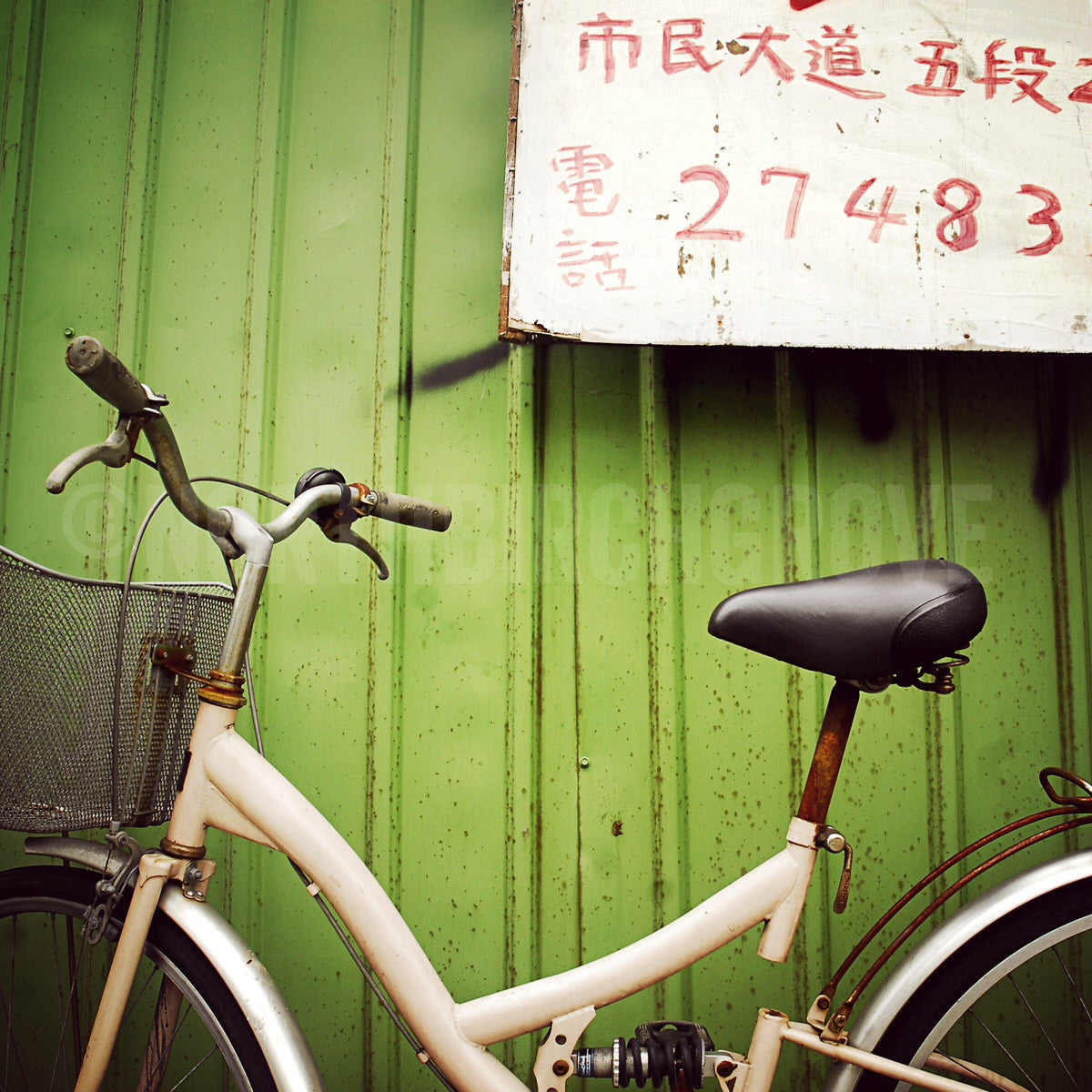 Bicicleta en Taipei Taiwán<br> Impresión cromogénica de bellas artes de archivo