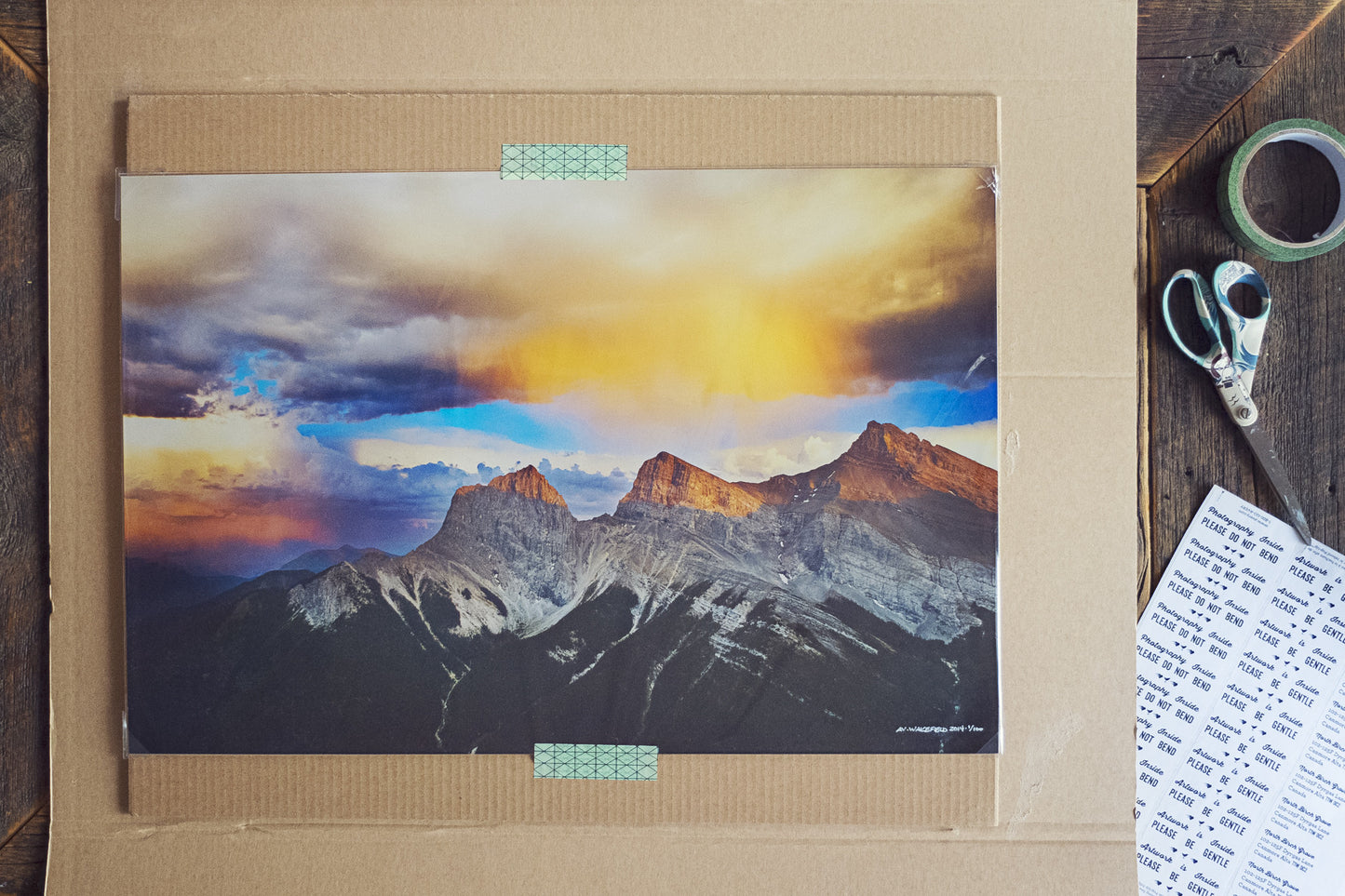 Montañas de las Tres Hermanas<br> Canmore Alta<br> Archivo de edición limitada<br> Impresión cromogénica de bellas artes